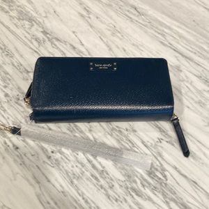 Kate Spade Large Carryall Wristlet in Petrolblue